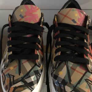 Women’s BURBERRY graffiti low tops